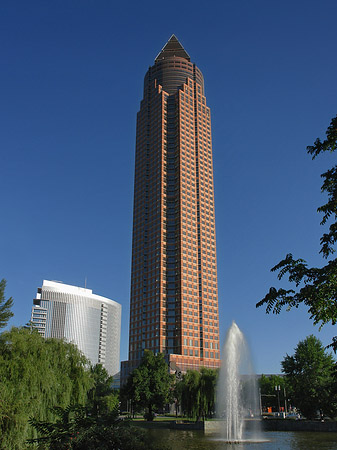 Foto Messeturm mit Ludwig-Erhard-Anlage - Frankfurt am Main