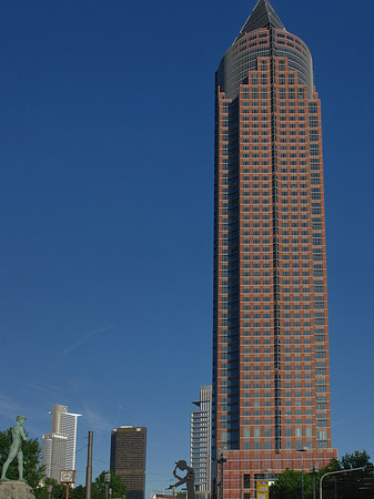 Foto Messeturm mit Ludwig-Erhard-Anlage