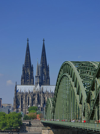 Hohenzollernbrücke am Kölner Dom Fotos