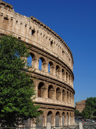 Fotos Kolosseum mit Straße | Rom