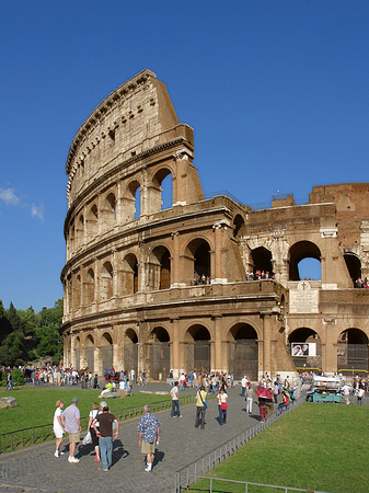 Kolosseum mit Wiese Foto 
