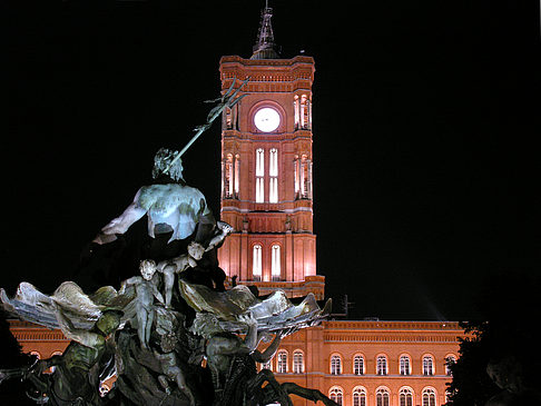 Foto Rotes Rathaus bei Nacht