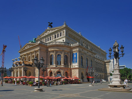Fotos Alte Oper mit Schirmen | Frankfurt am Main