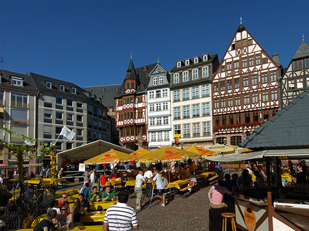 Fotos Römer mit Schirmen | Frankfurt am Main