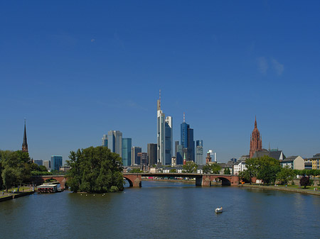 Foto Skyline von Frankfurt mit Alter Brücke