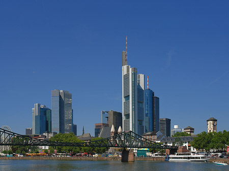 Foto Skyline von Frankfurt mit eisernem Steg - Frankfurt am Main