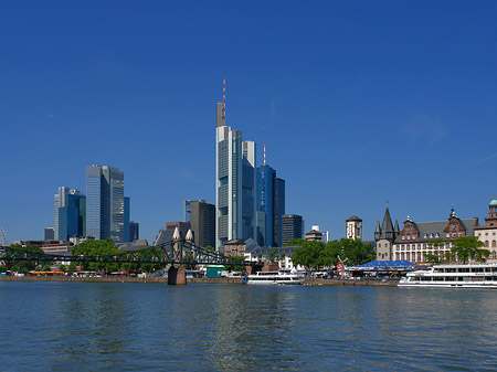 Skyline von Frankfurt mit Saalhof Foto 