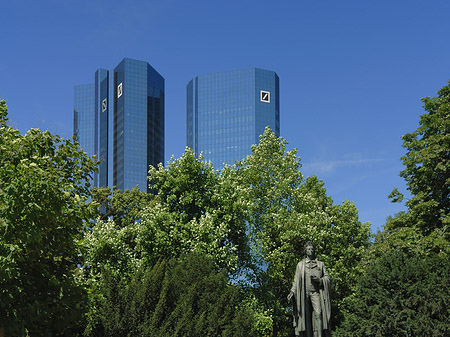 Fotos Schiller und Deutsche Bank