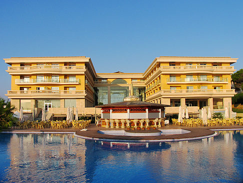 Fotos Hotel mit Pool bei Dämmerung | 