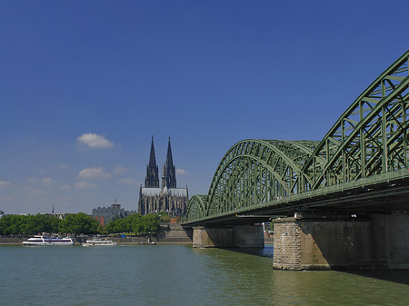 Fotos Schiff unter der Hohenzollernbrücke | Köln