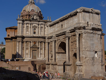 Foto Triumphbogen mit der Santi Luca e Martina - Rom