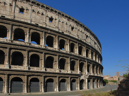 Foto Kolosseum mit Straße