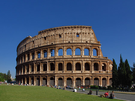 Kolosseum mit Wiese